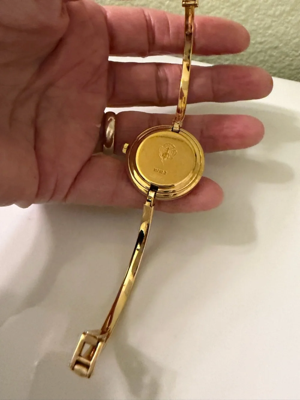 Gucci Diamond Cut Interchangeable Bezel Bangle Watch Set With Box & Papers